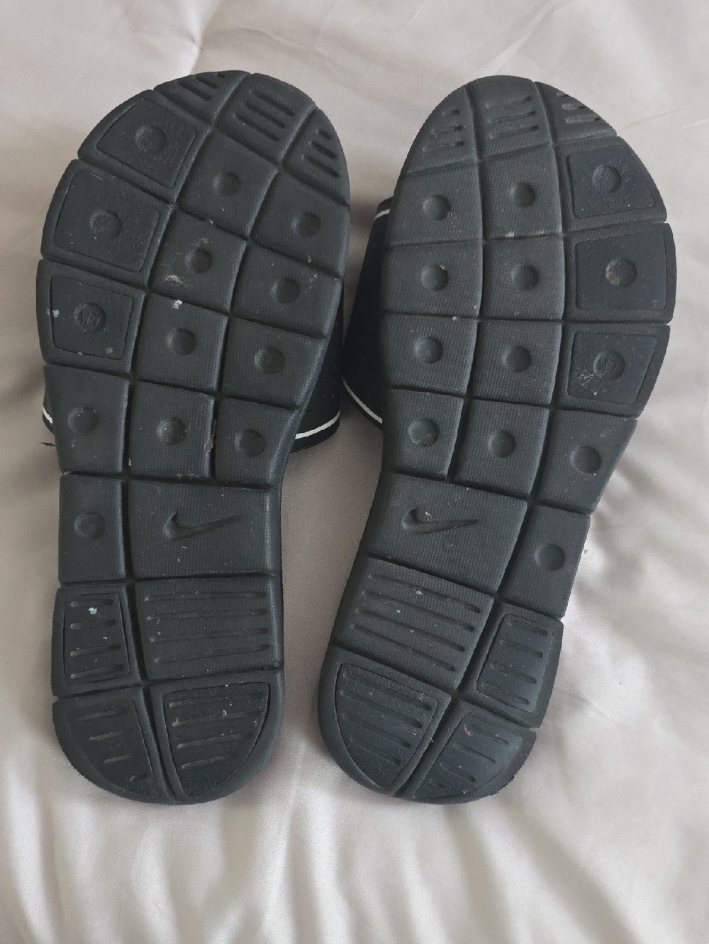Nike Women's Black and White Slide Sandals - Picture 4 of 4